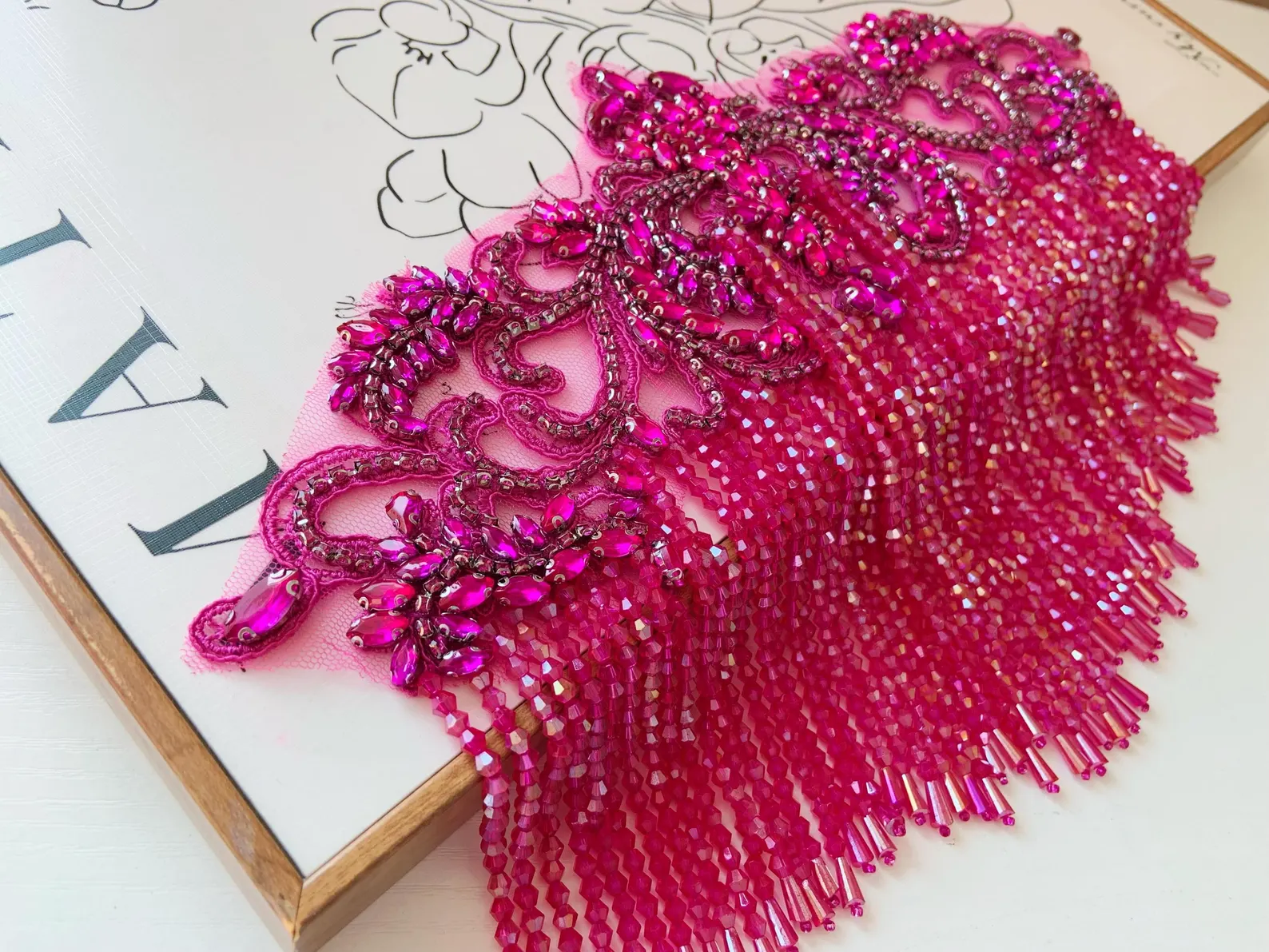 フクシア色のラインストーンアップリケパッチ、クリスタルフリン - Body Jewelry Hot のレビューと価格
