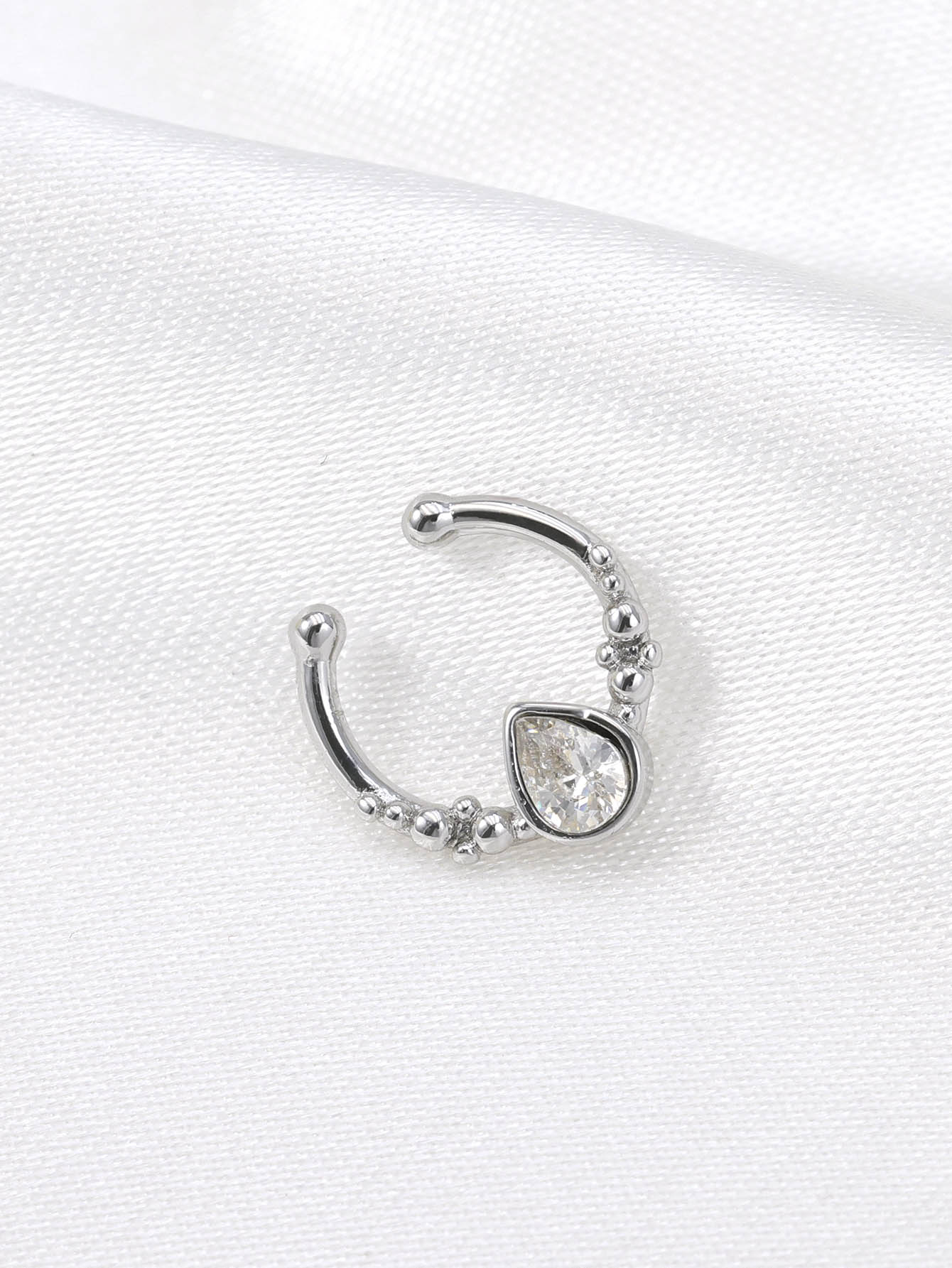 ステンレス鋼ホースシューウォータードロップノーズリング女性用 - Body Jewelry Septum のレビューと価格