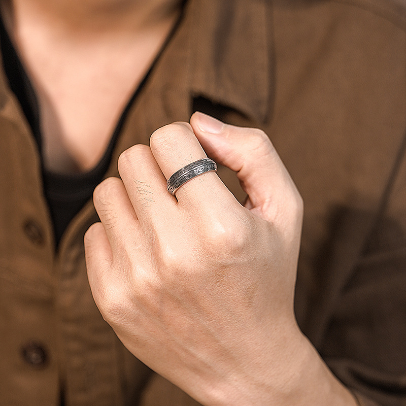 高級感のある中国風の要素を備えたブロンズビーストボディスクロ - Body Jewelry High End のレビューと価格