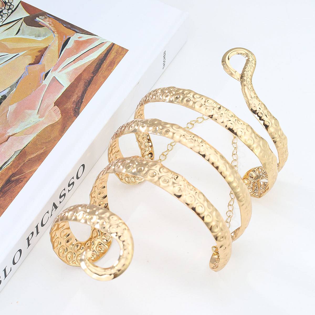エッジの効いたアロイ スネーク アーム カフ - パンク ヴ - Body Jewelry High End のレビューと価格