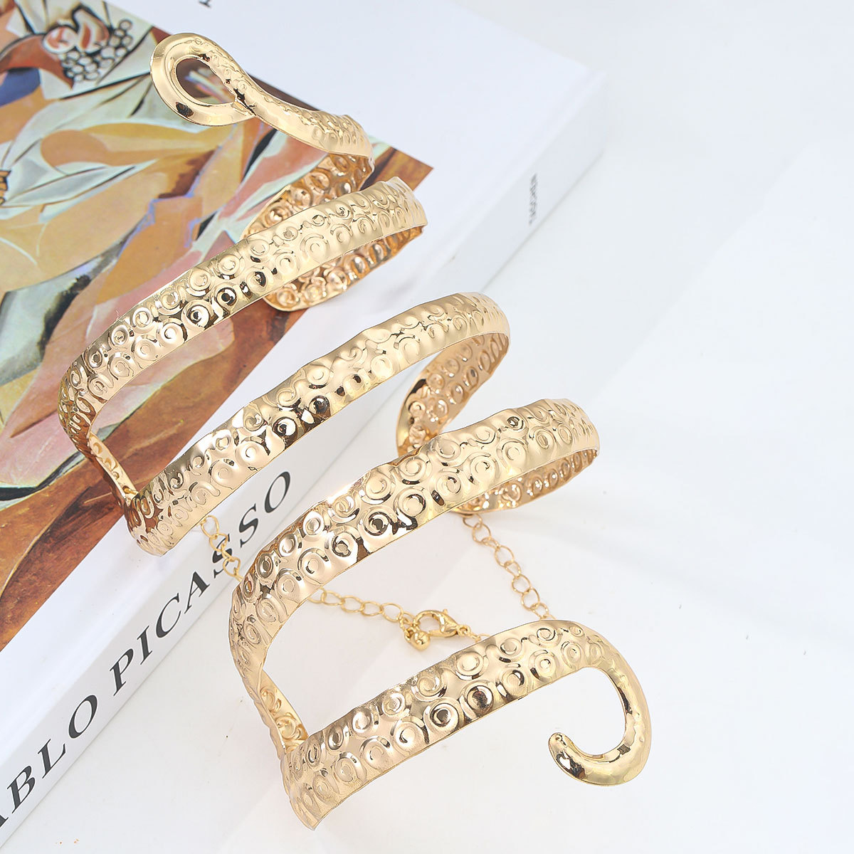 エッジの効いたアロイ スネーク アーム カフ - パンク ヴ - Body Jewelry High End のレビューと価格